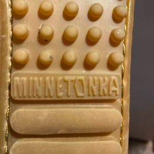 Minnetonka size 7 boots